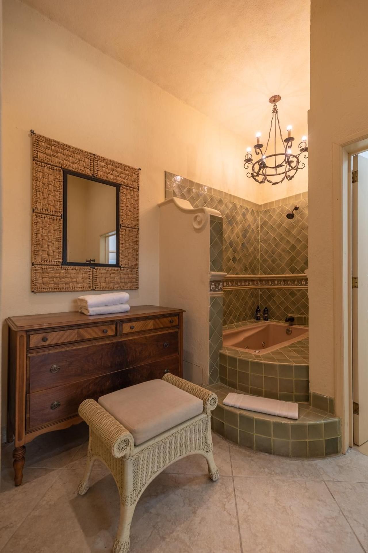 Deluxe Suite with Spa Bath