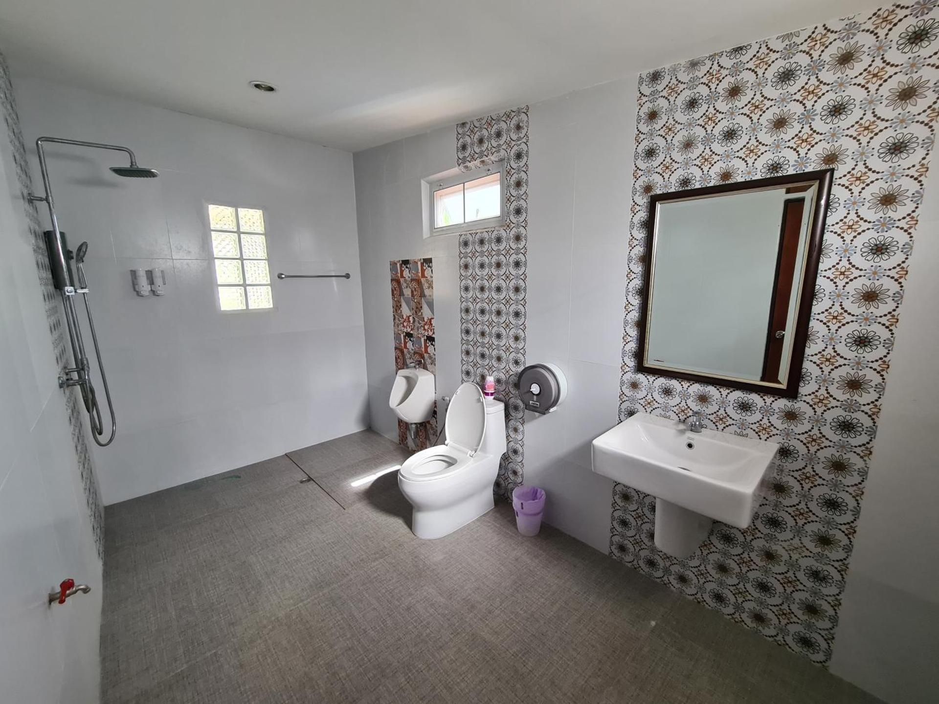 Deluxe Room (2 Adults + 1 Child)