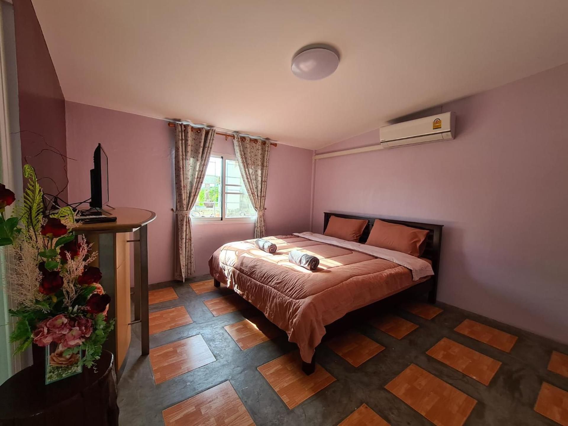 Deluxe Room (2 Adults + 1 Child)
