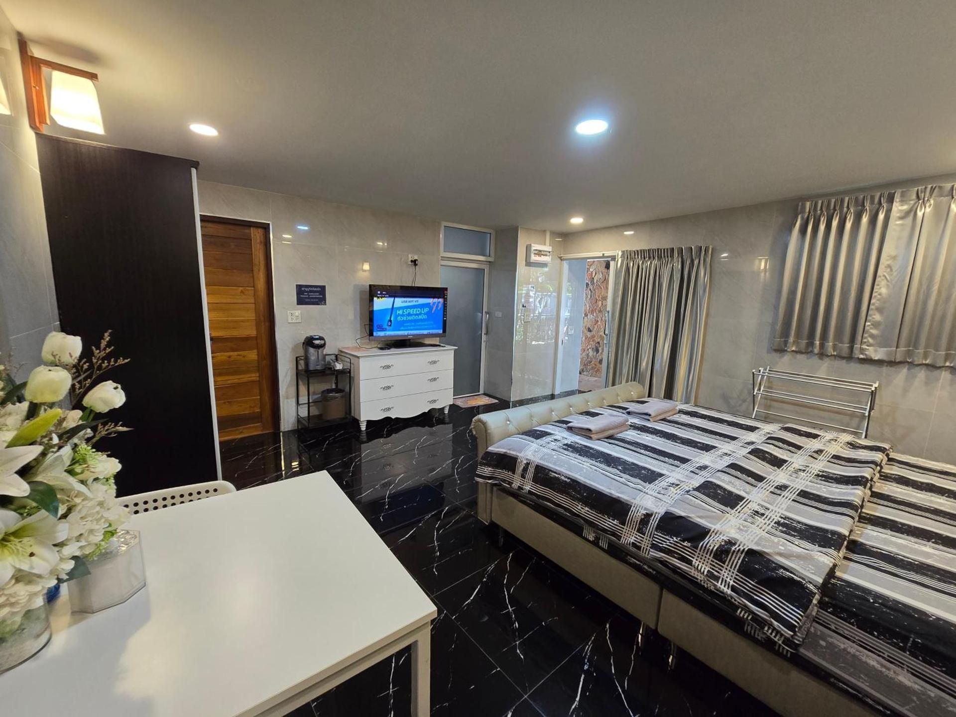 Deluxe Double Room (2 Adults + 1 Child)