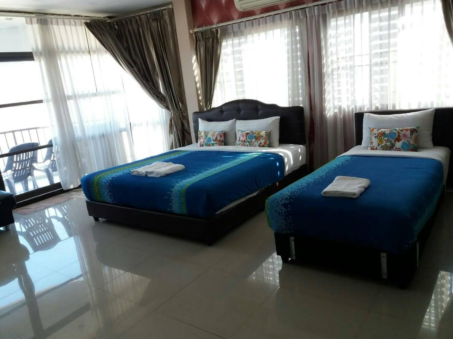 Baansabairimkhong Grand Deluxe River View Triple Room 2