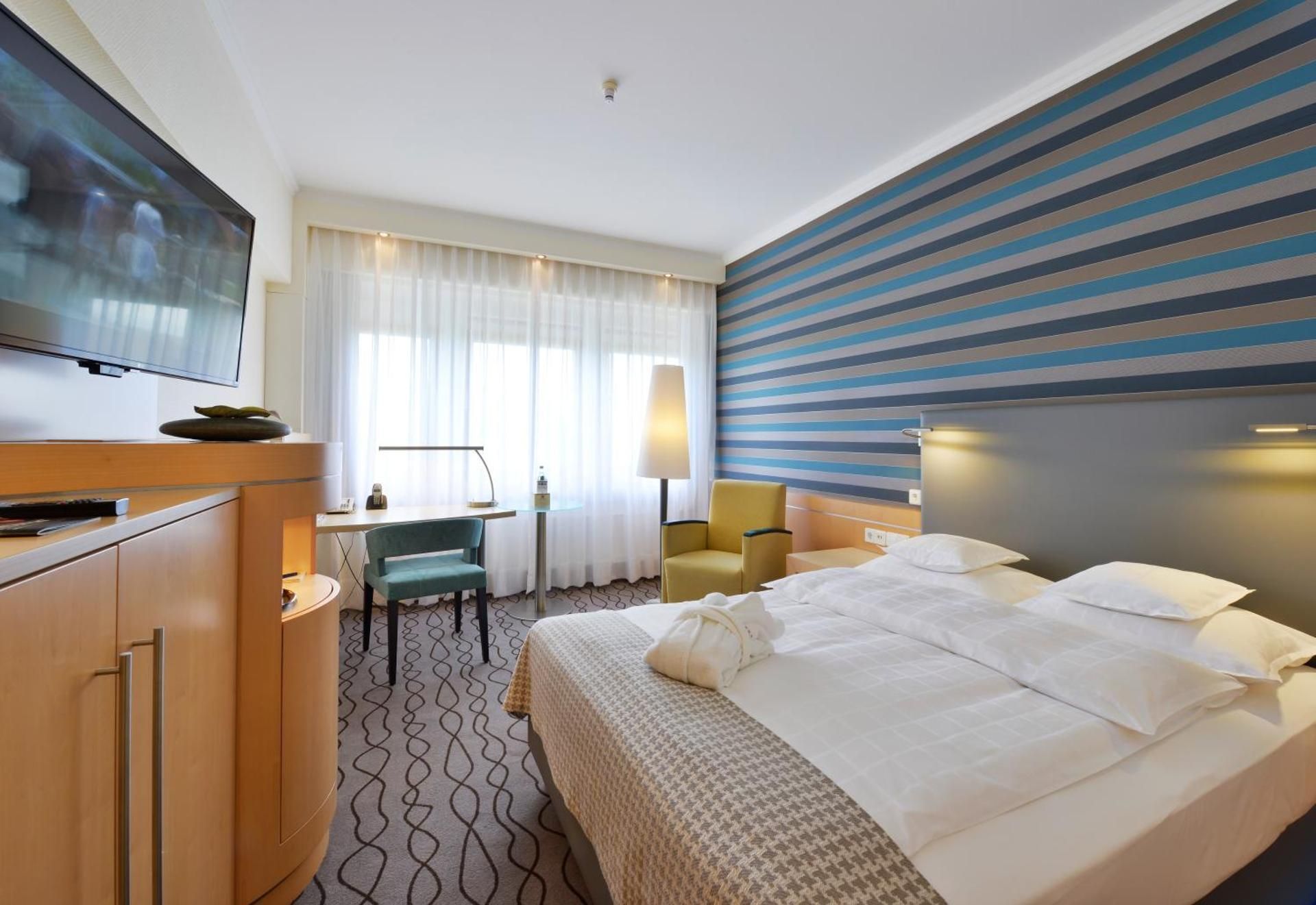 Business Queen Room