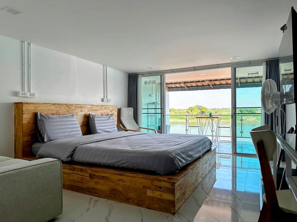 Deluxe River View