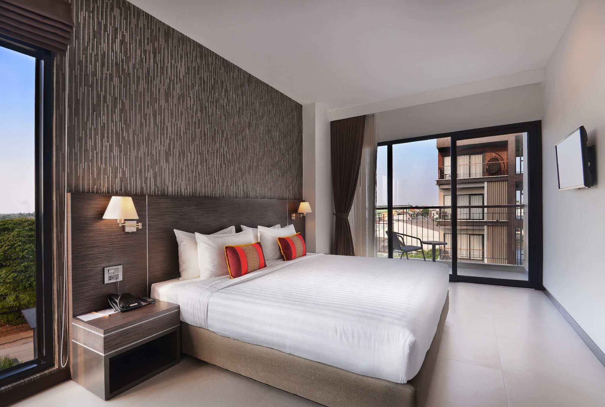 Deluxe King Bed with Balcony