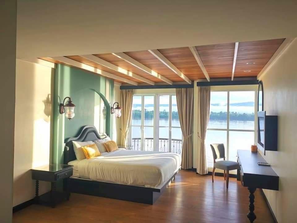 Vera Costa Hotel Deluxe King Room