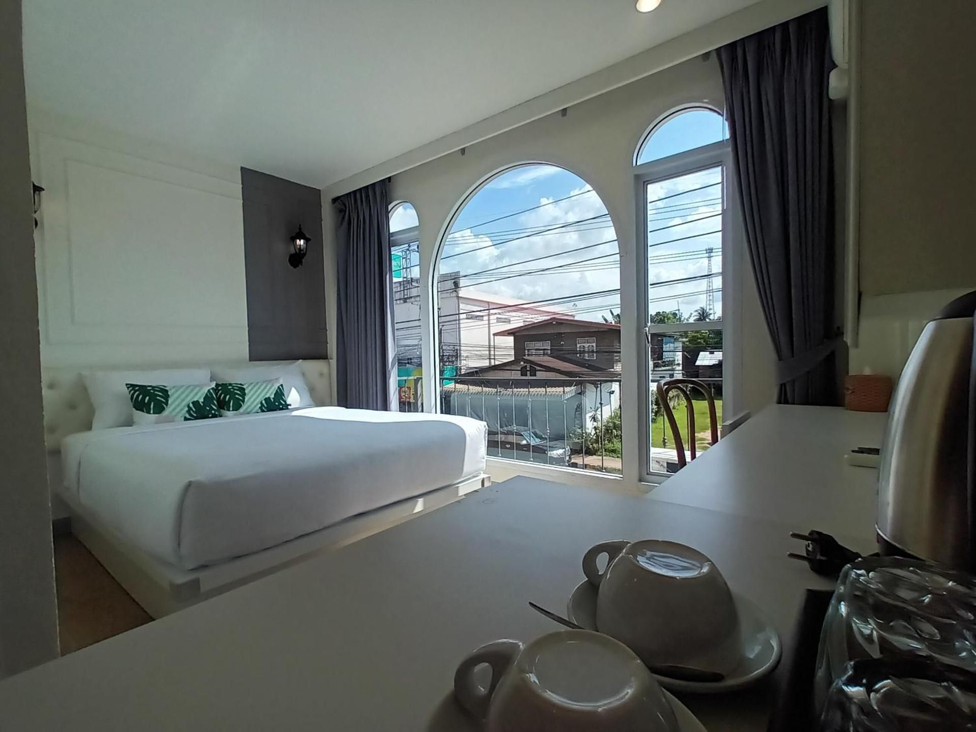 Vera Costa Hotel Queen Room with City View