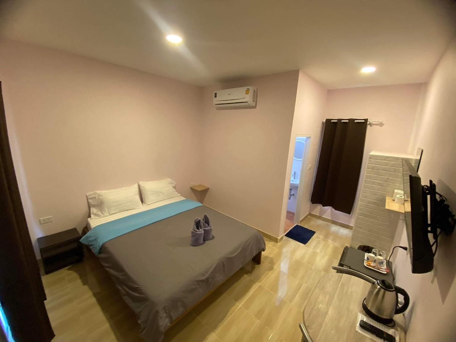 Ban Suan Vintage Hotel  Room With Queen Bed And Single Bed
