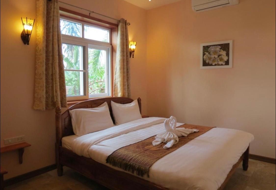 Pongsin Resort and Restaurant Luxury Room King Bed