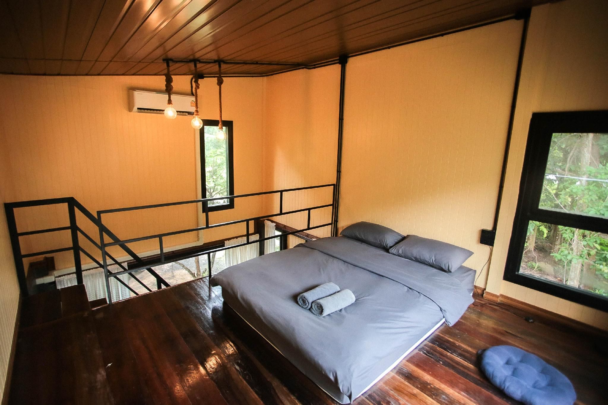 Deluxe Room with Bathtub