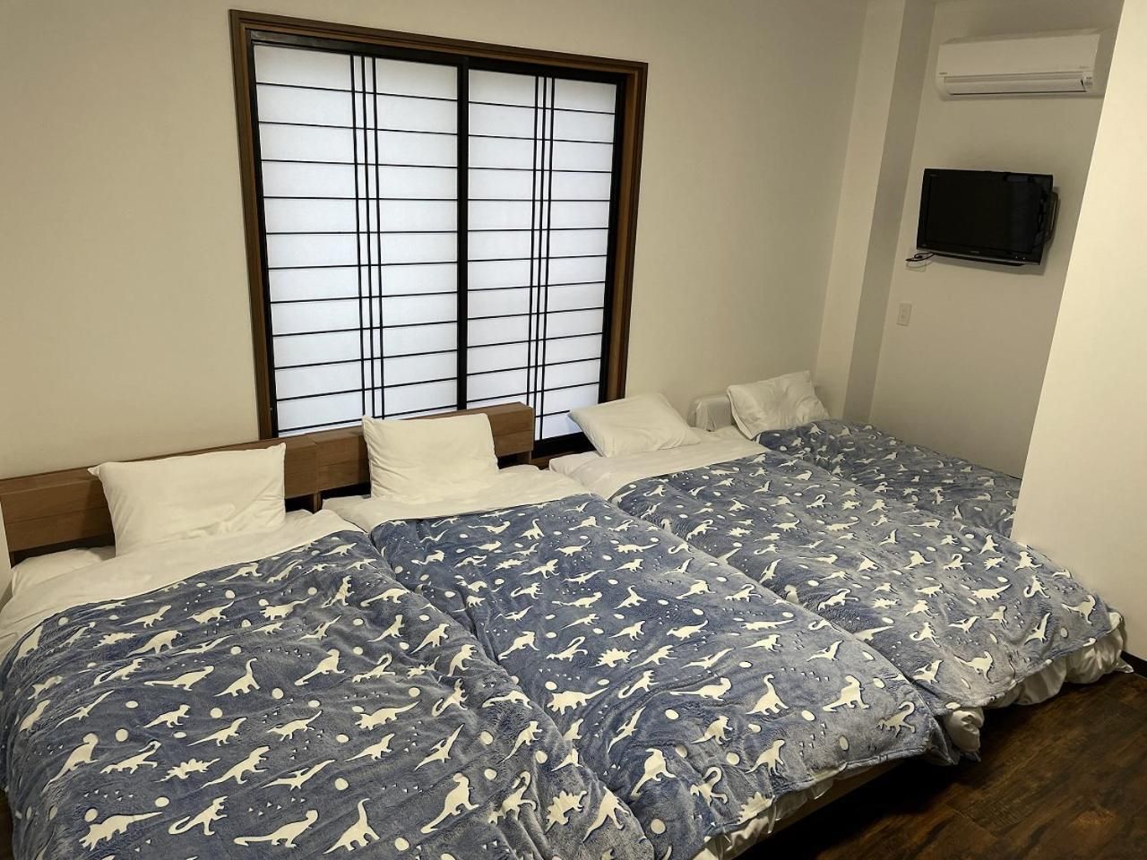 Quadruple Room with Private Bathroom