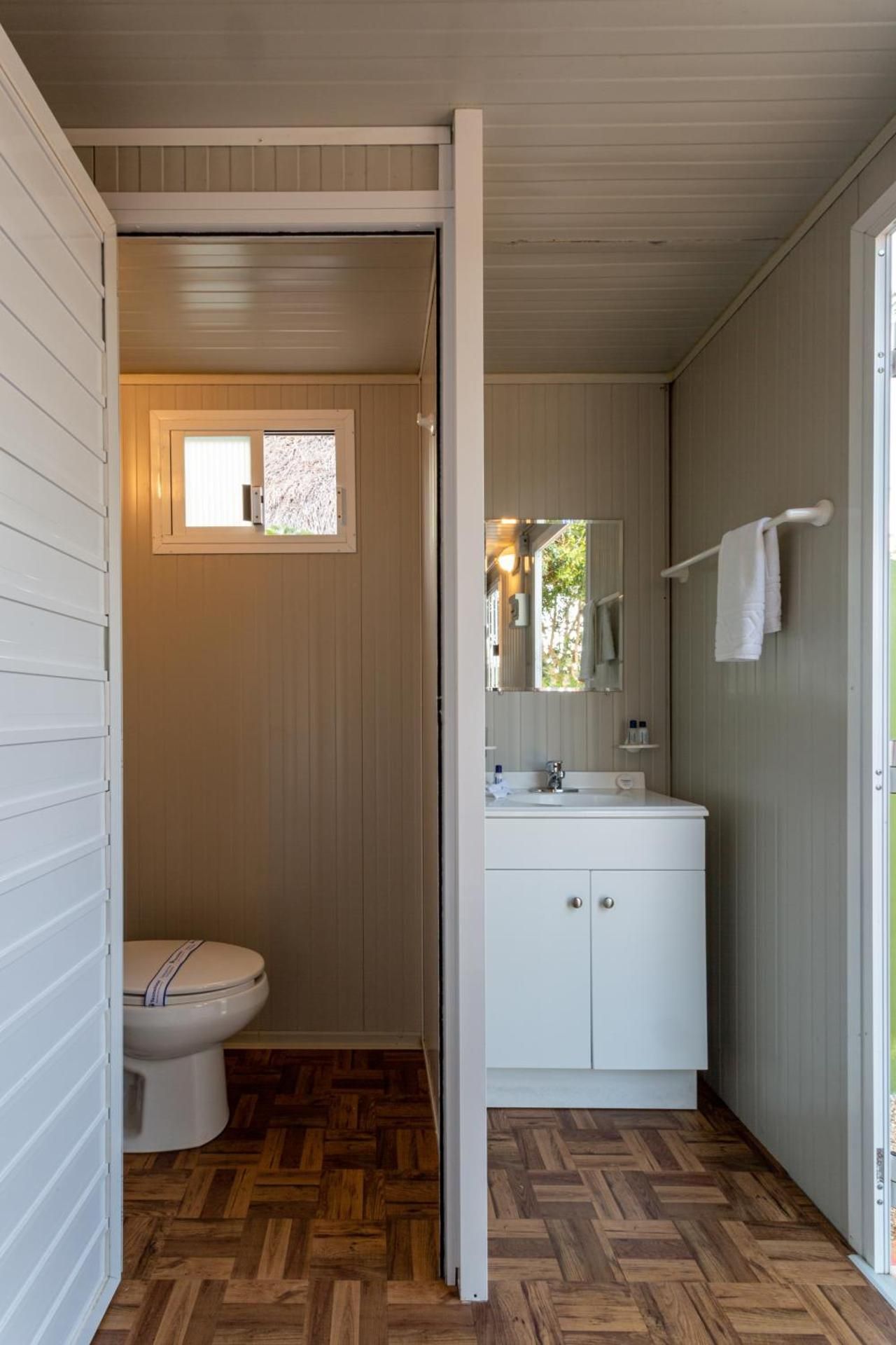 Small Twin Room (Glamping)