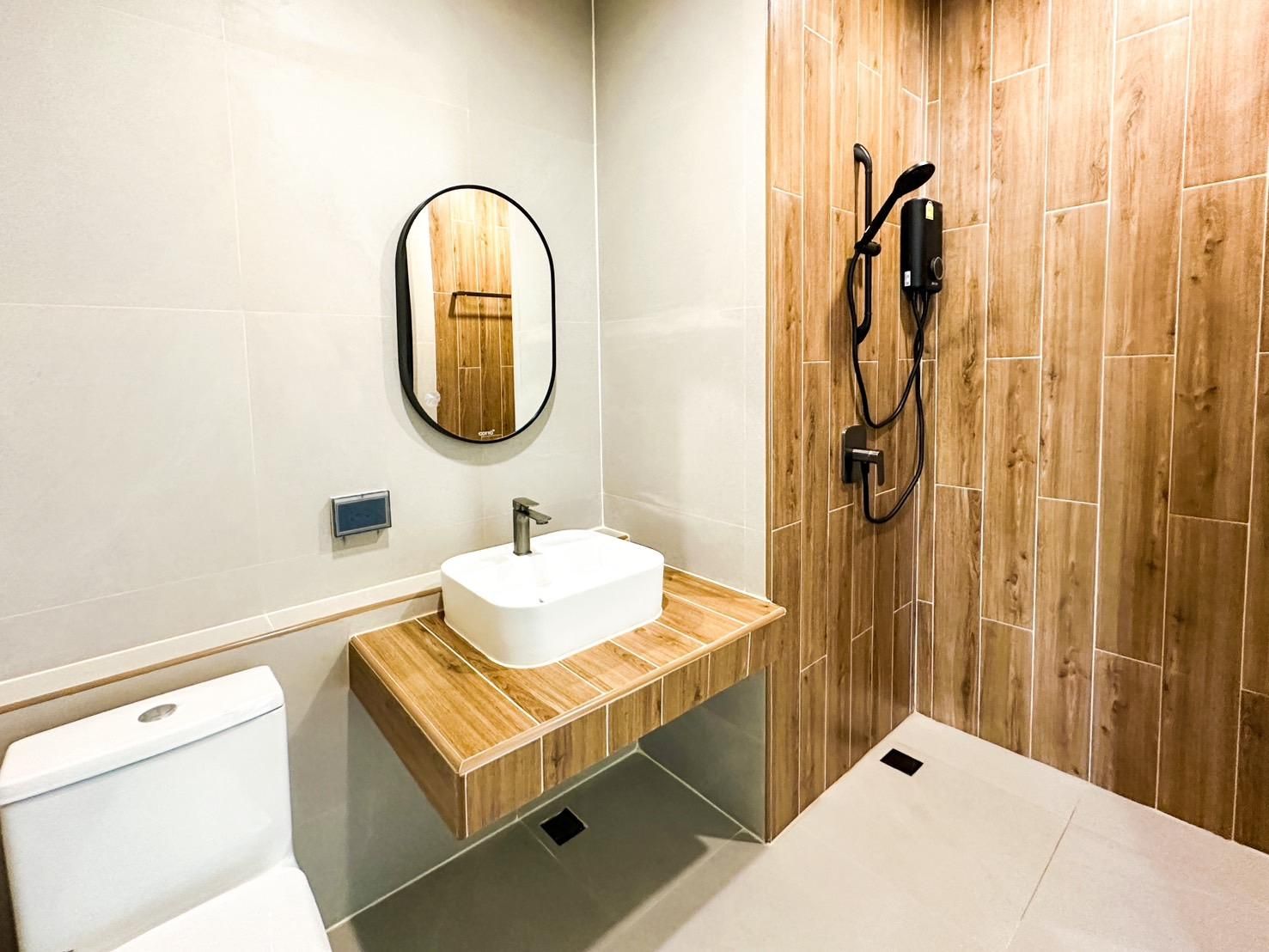 VAA Chachoengsao Grand Deluxe River View King Room 3