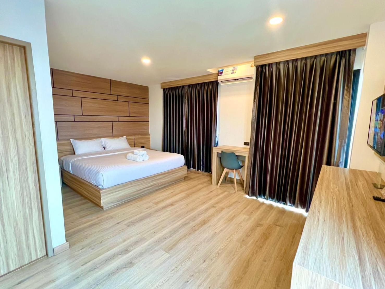 Wellgrow Hotel Deluxe - 1 King Bed