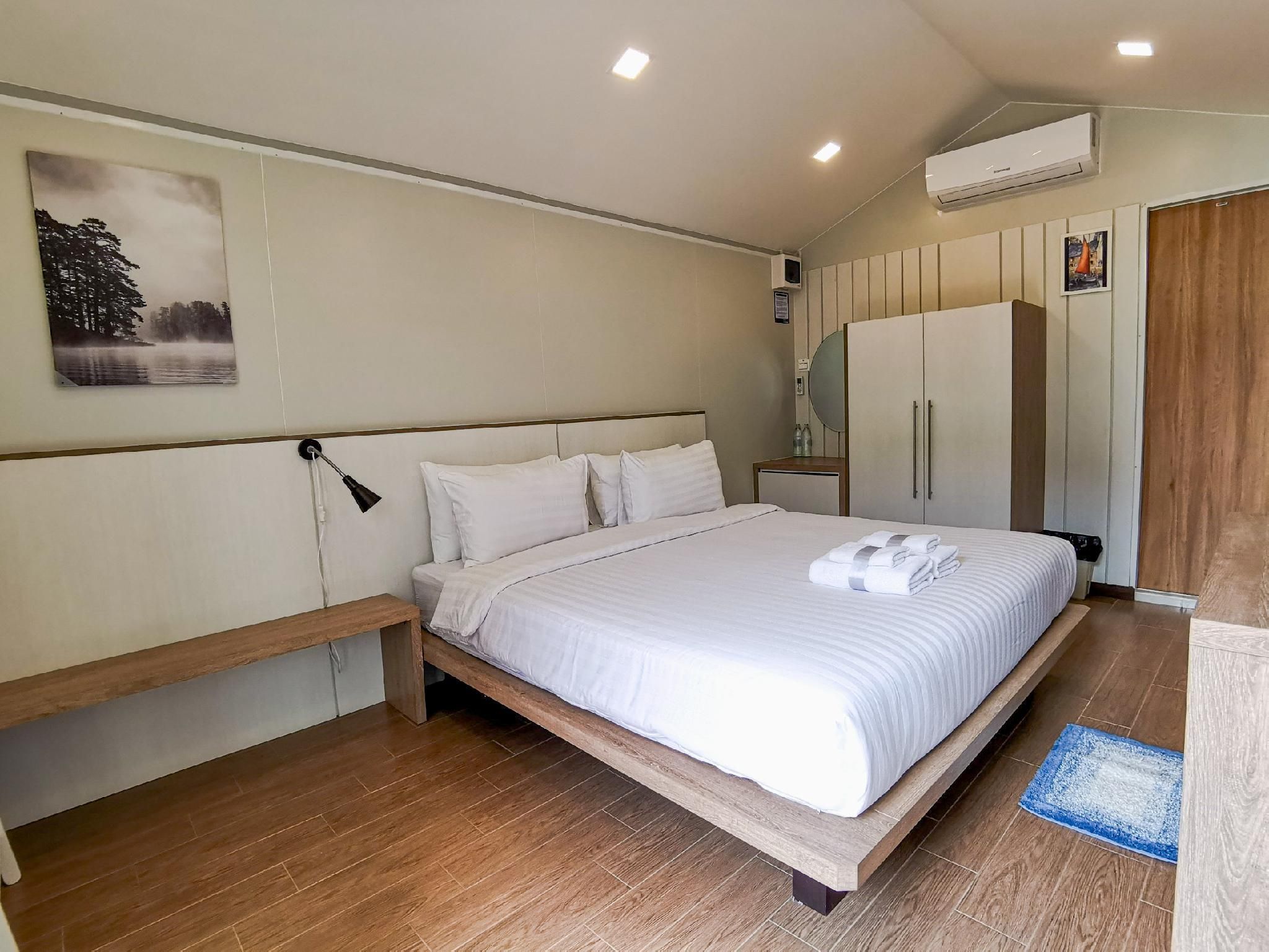 Bangpakong Boat Club Executive King Room with Terrace