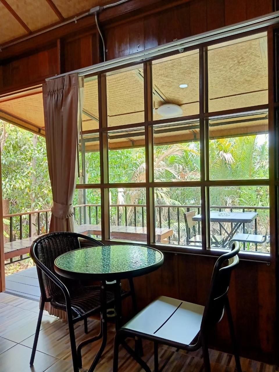 Bungalow Facing The Stream
