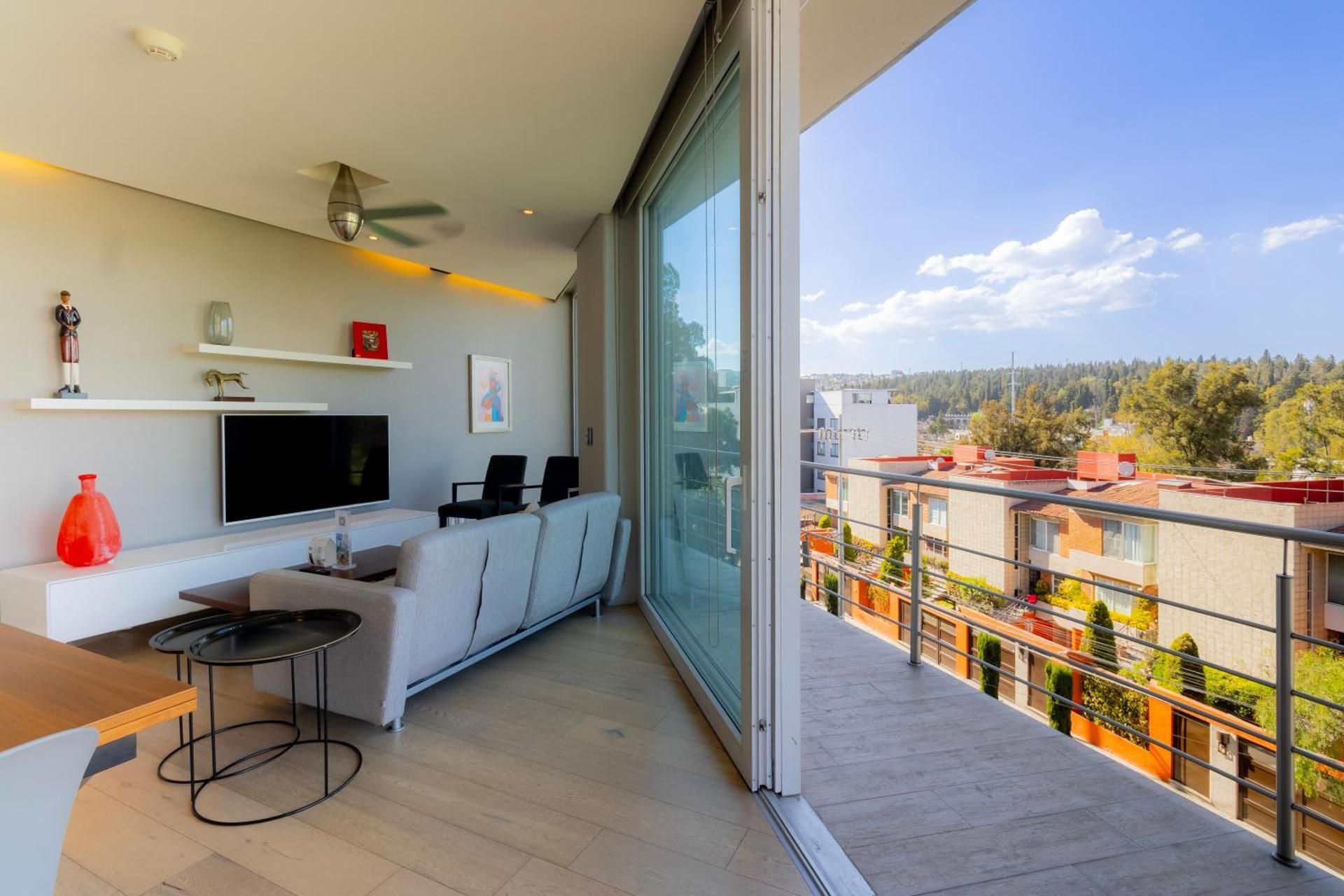 Deluxe Suite, Balcony