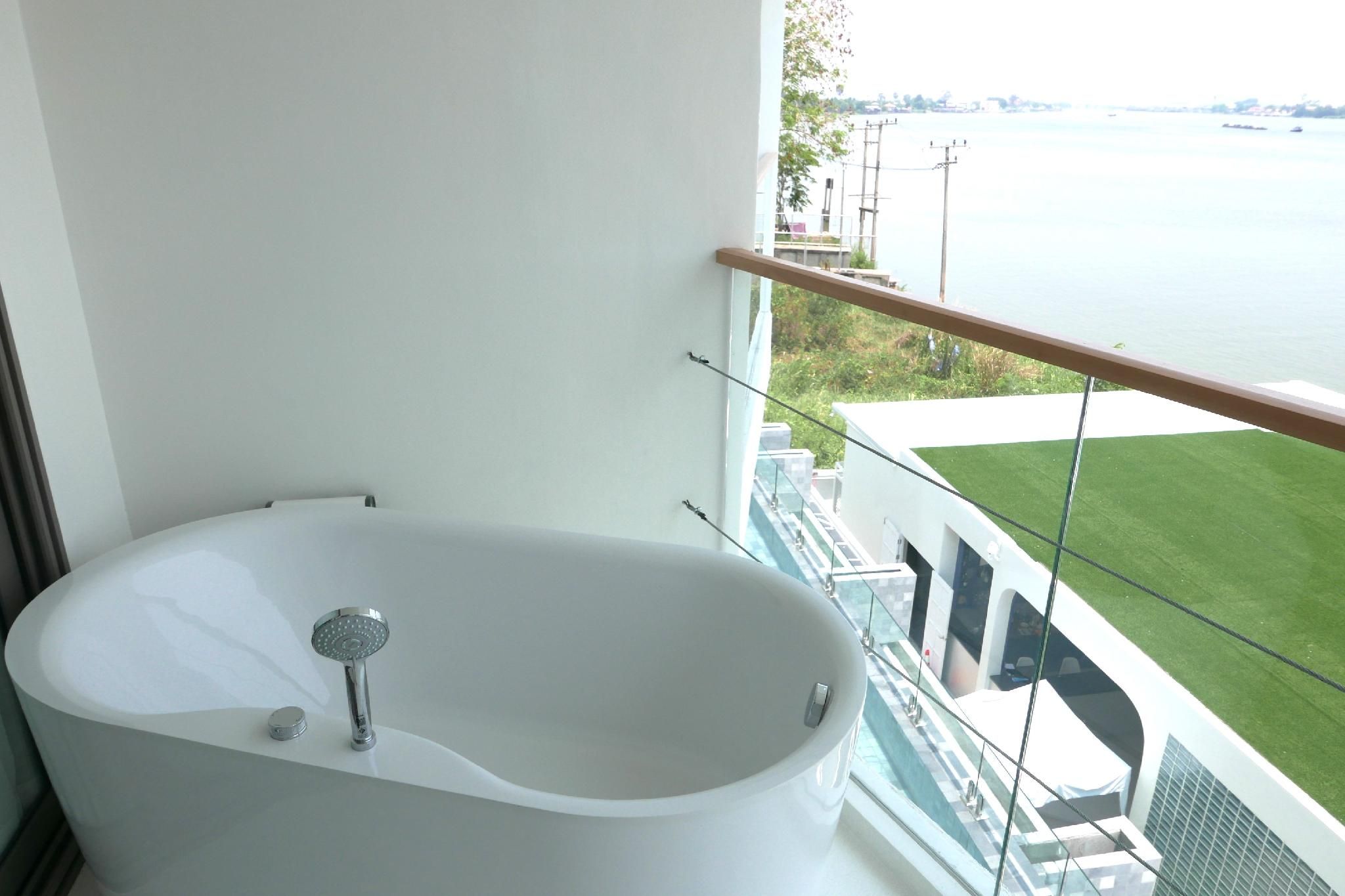 River View Pathum Hotel and Residence River View Deluxe Room 2