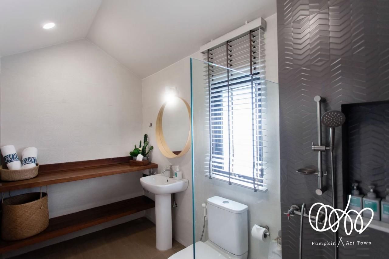 Pumpkin Art Town 2-Bedroom Land View Family Room 2