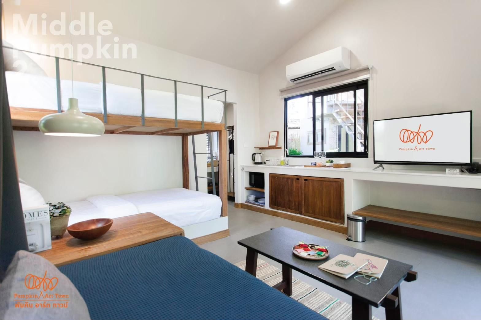 Garden View Family Room with Mini Bar