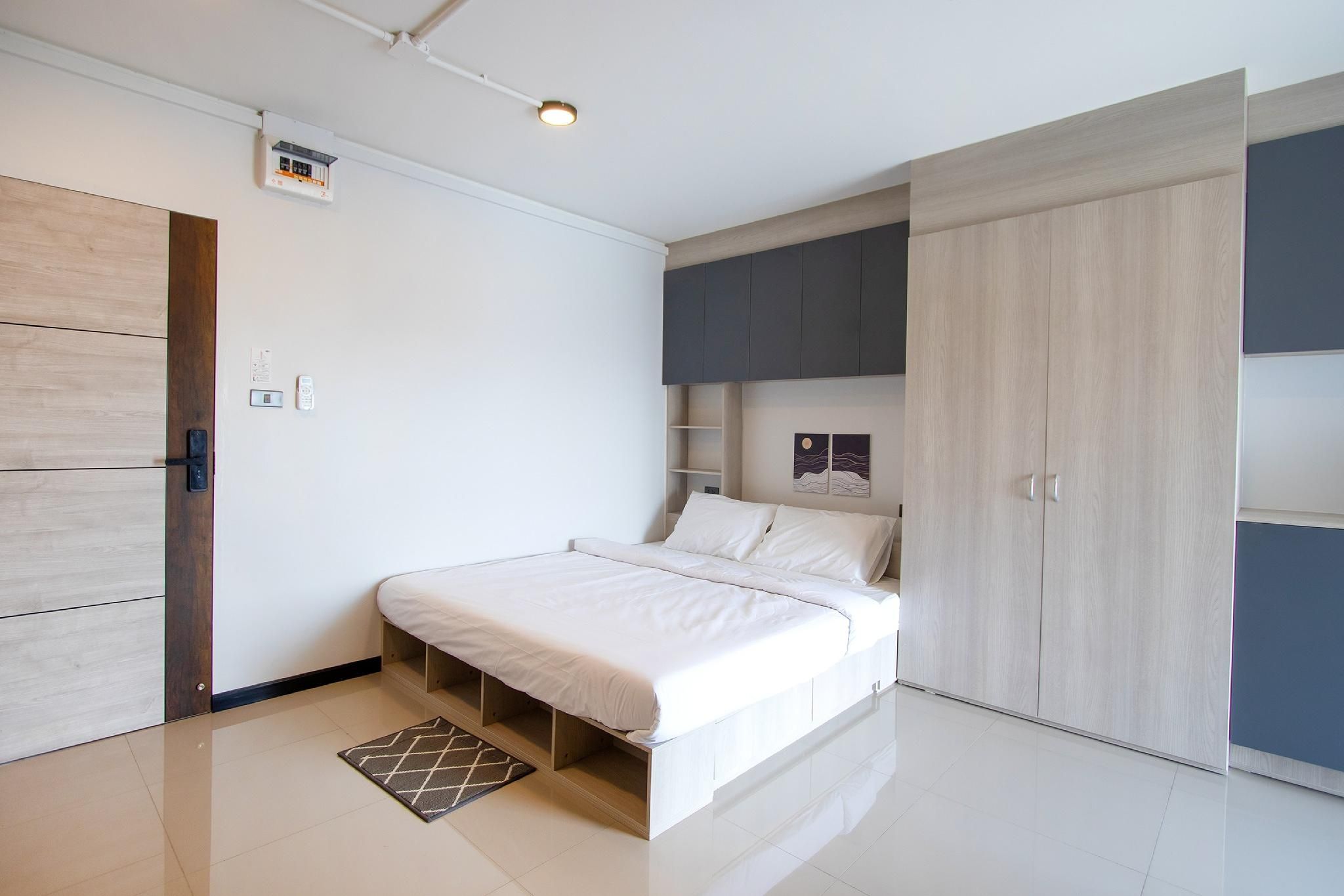 Single Room - Breakfast Included