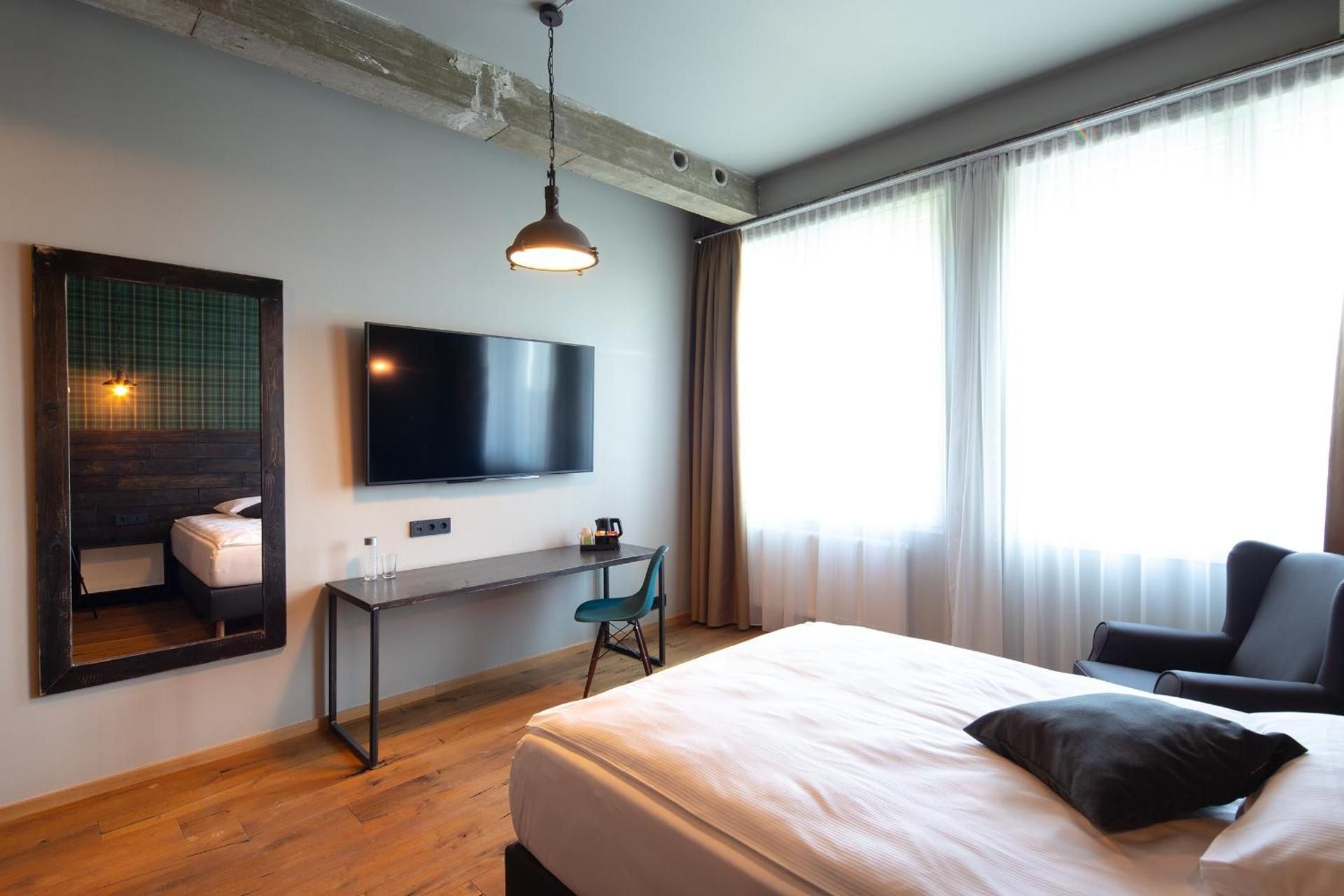 Business Queen Room with Kitchenette