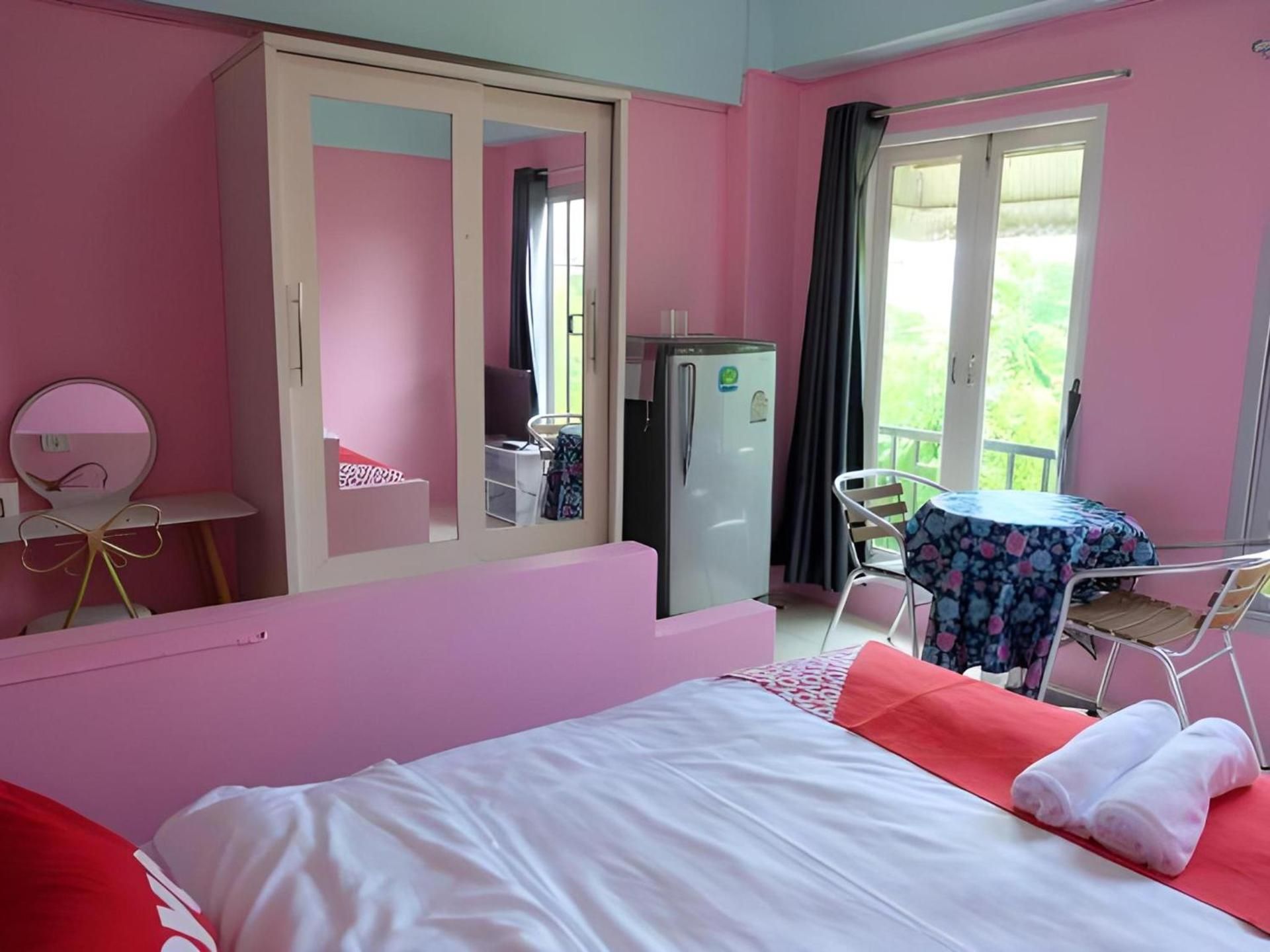 OYO 75429 101​ Place​ Navanakorn  Deluxe Double Room 2