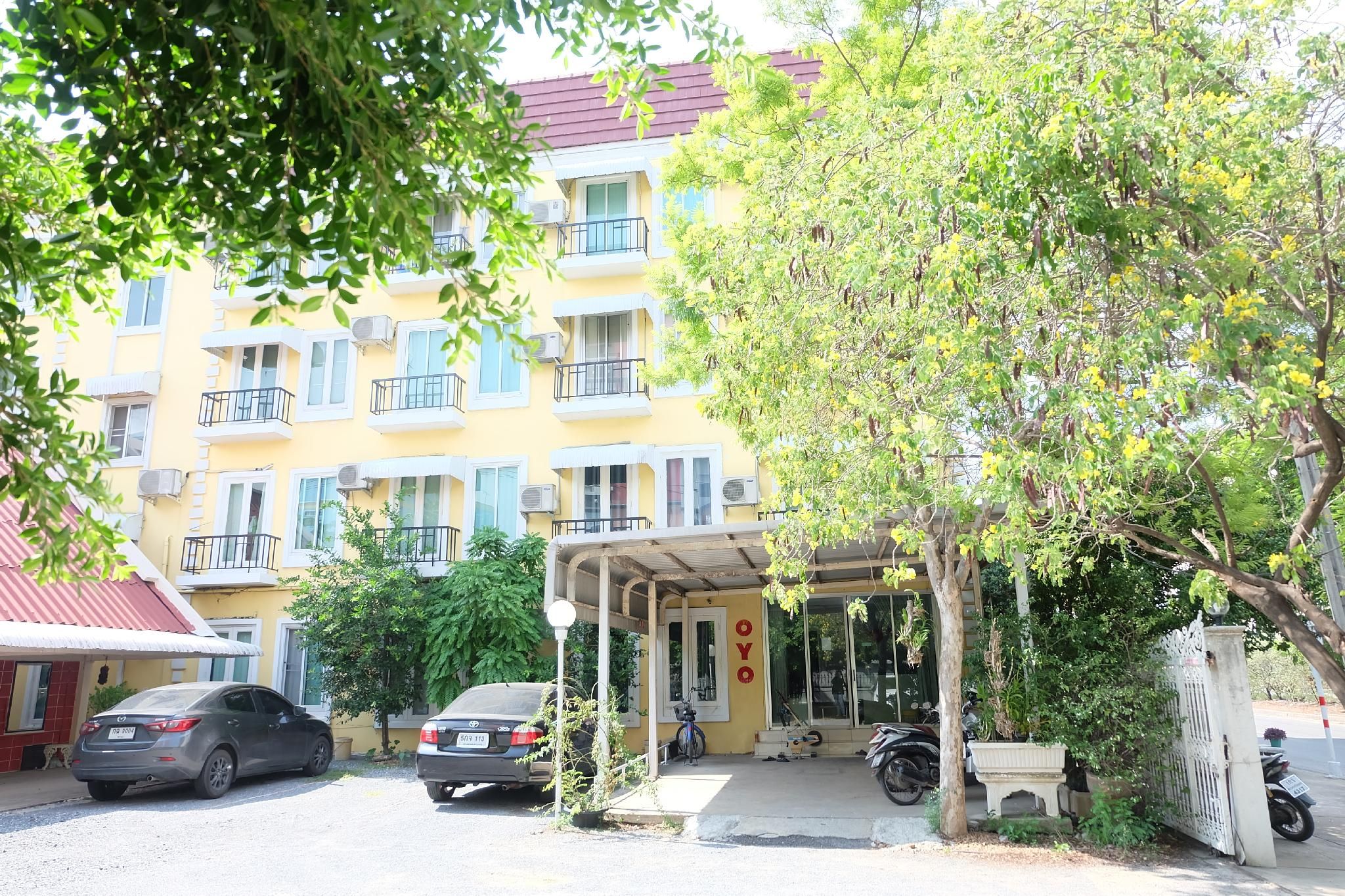 OYO 75429 101​ Place​ Navanakorn 