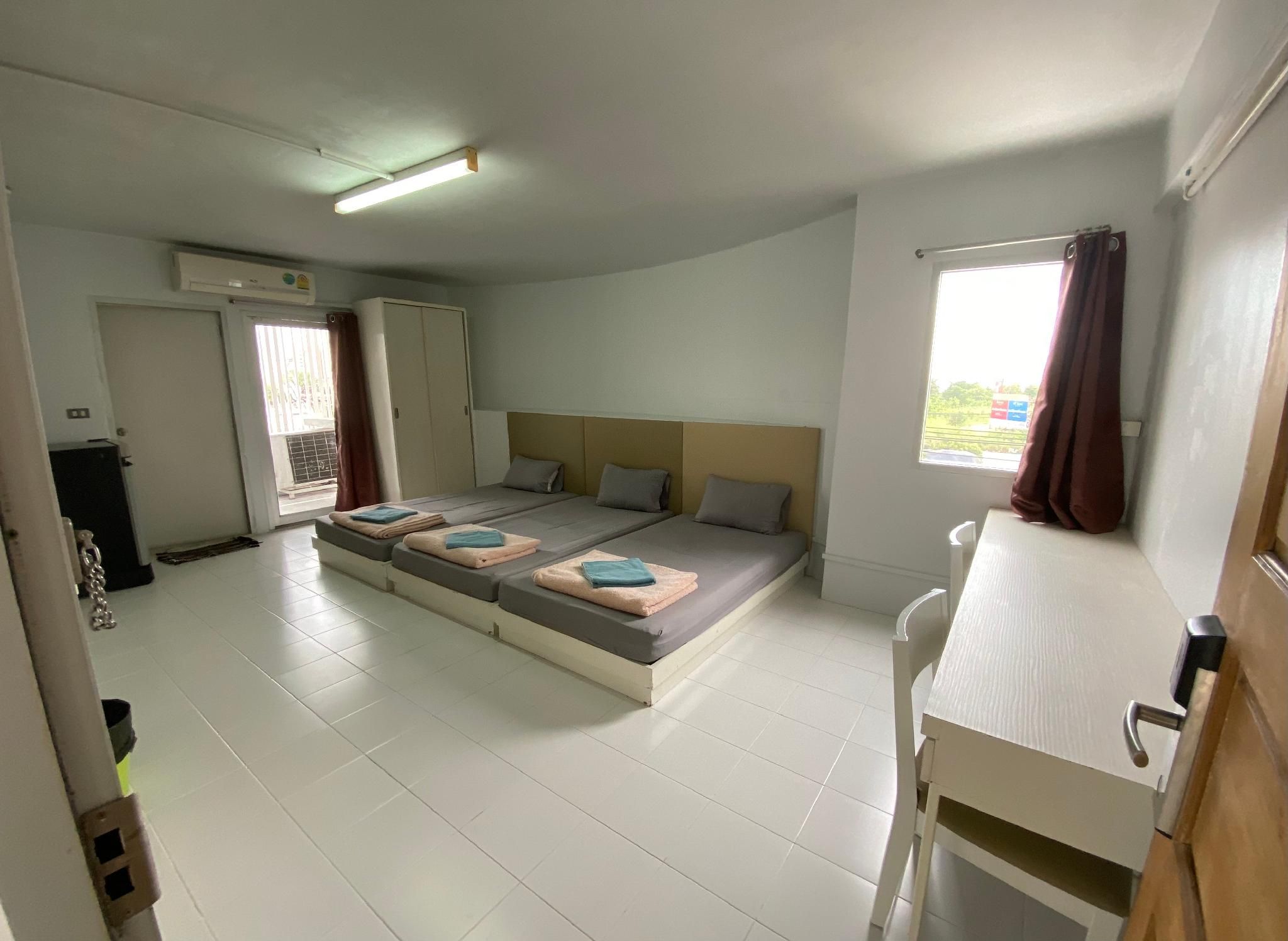 The Campus Executive Triple 2