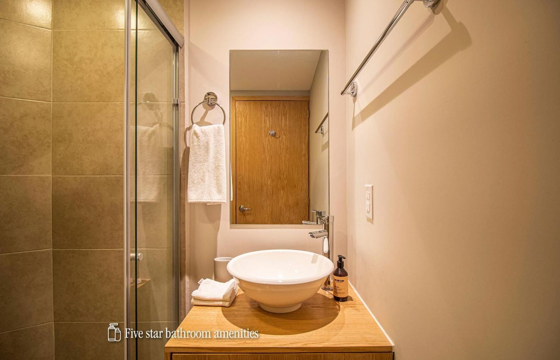 Superior One bedroom Apartment with view
