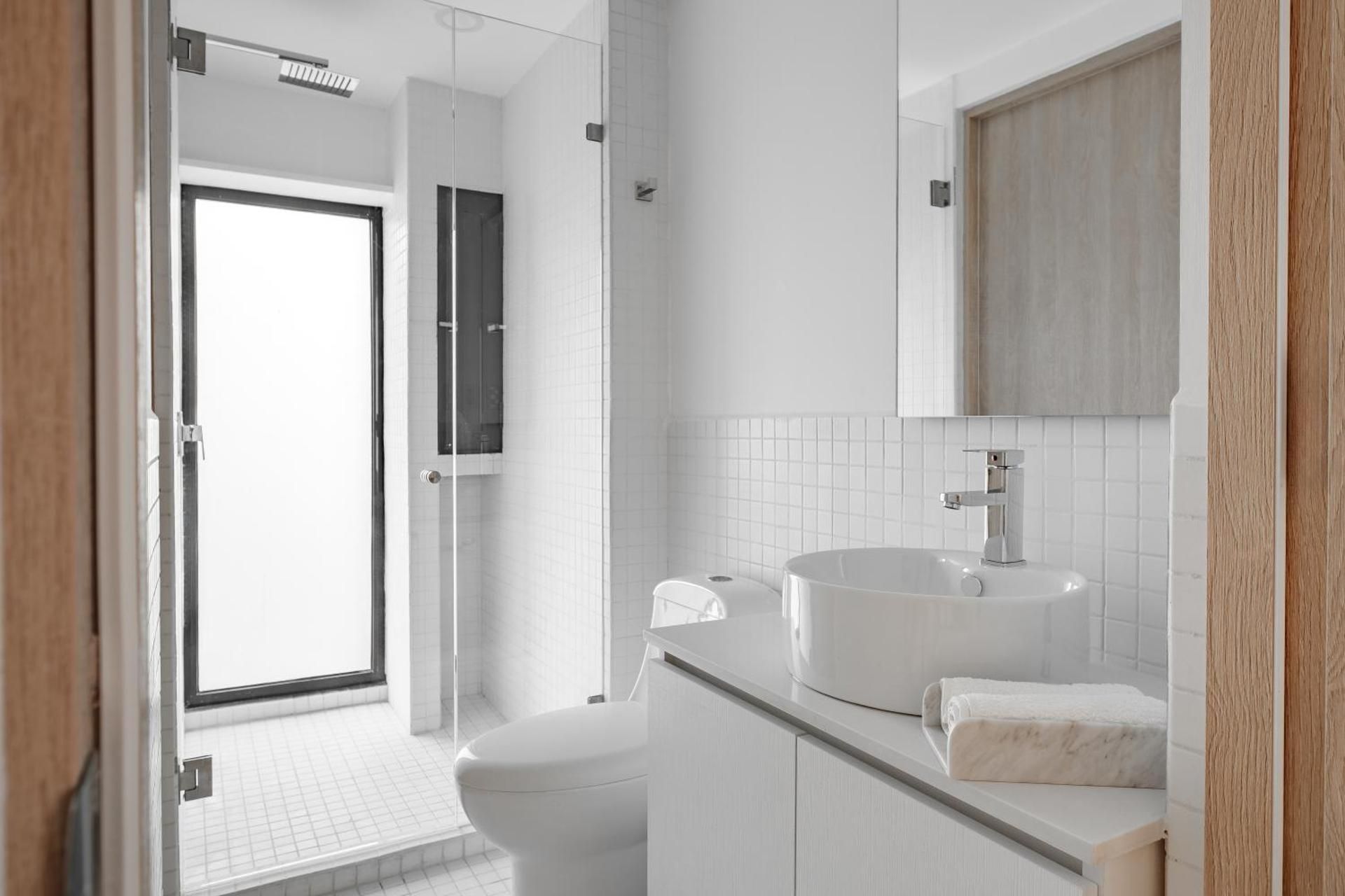Deluxe One-Bedroom Apartment