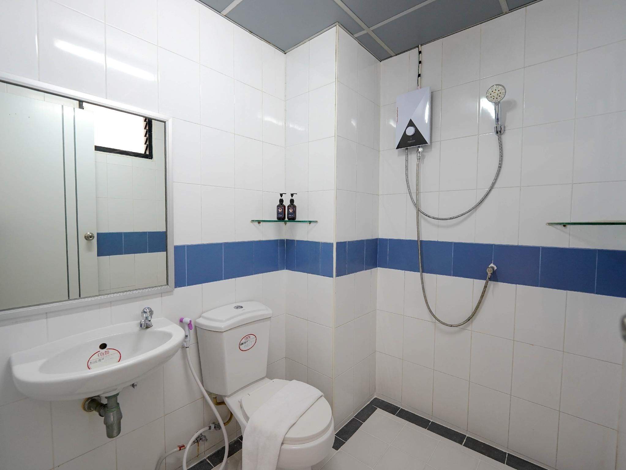 RoomQuest SPS Hotel and Residence Standard Room 3