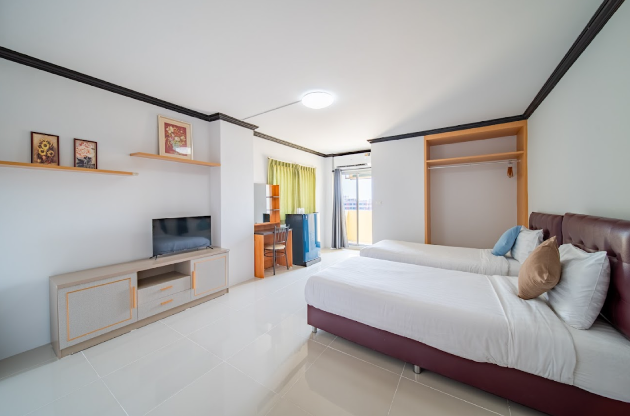 Standard Twin Room