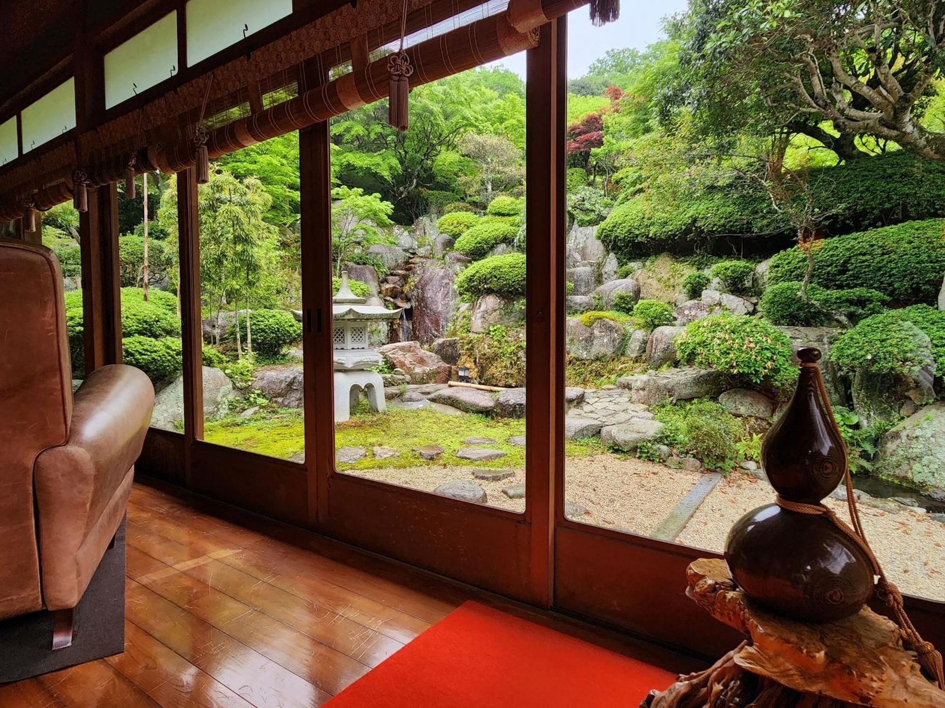 Family Room with Garden View