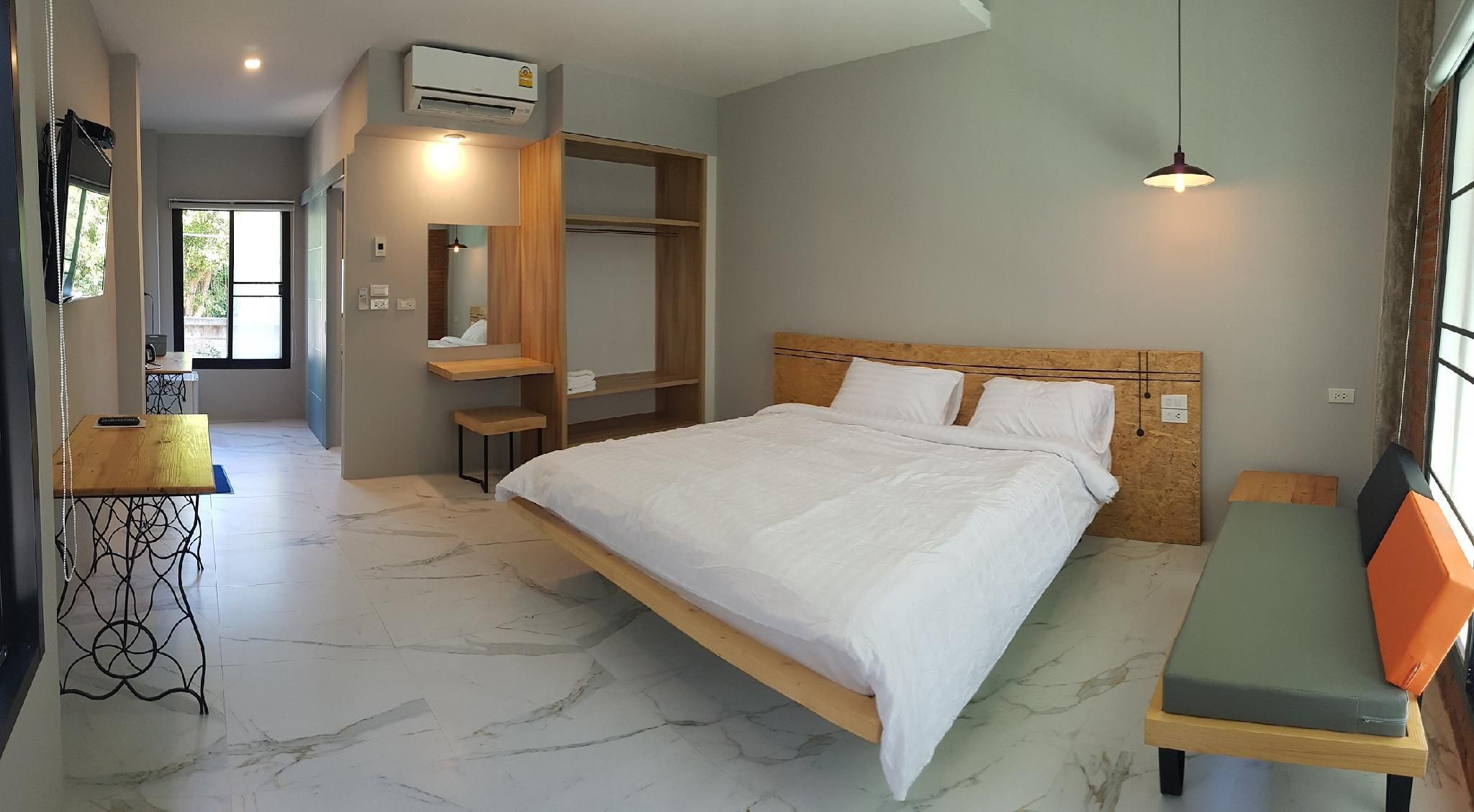 1 King Standard Room