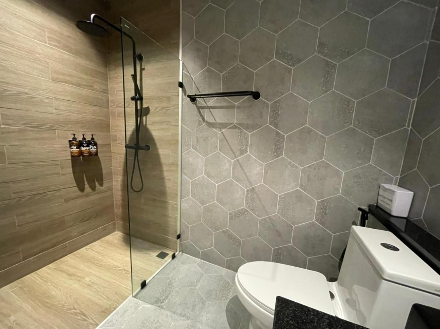 M2 Hotel Waterside Standard Room with twin beds 3