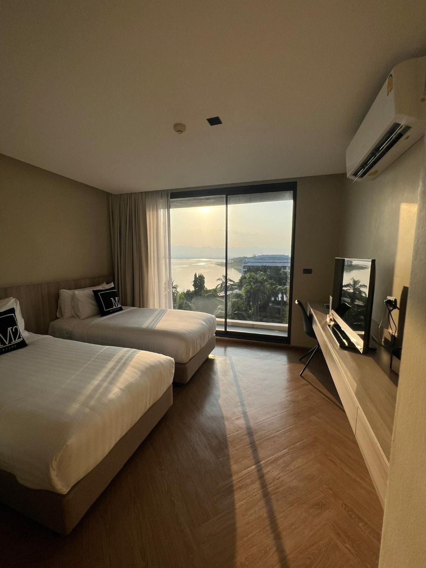 M2 Hotel Waterside Superior Twin Room - Non-Smoking