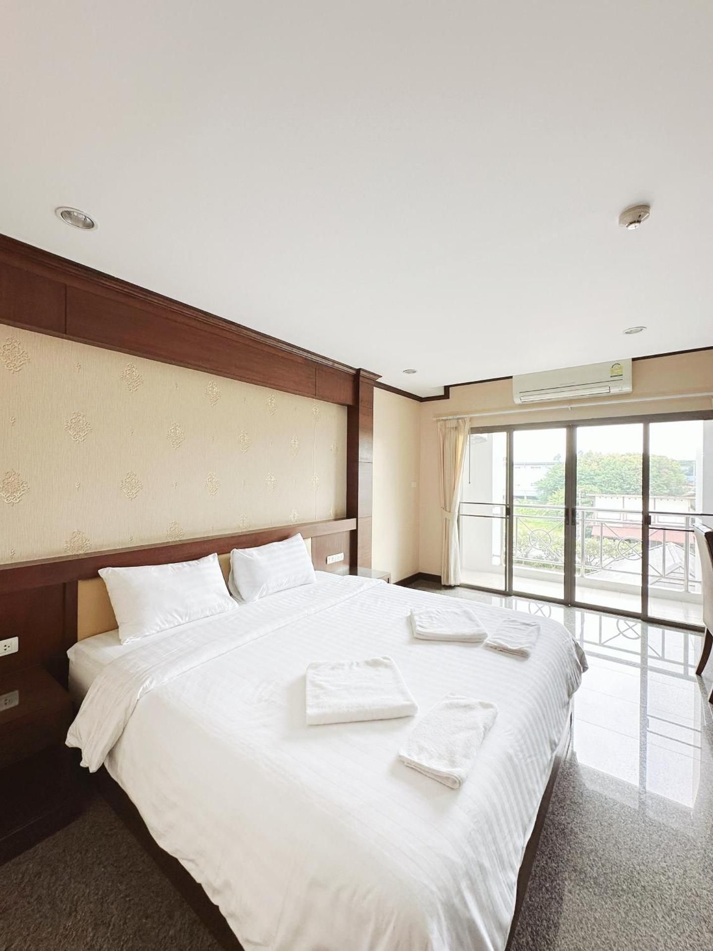 Green Hill Hotel Phayao Standard Double City View