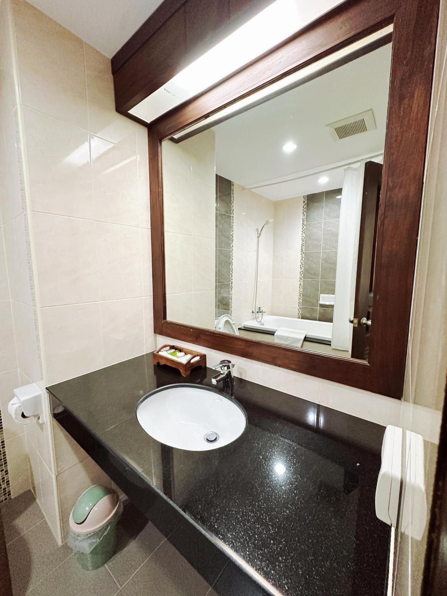 Green Hill Hotel Phayao Standard Double City View 3