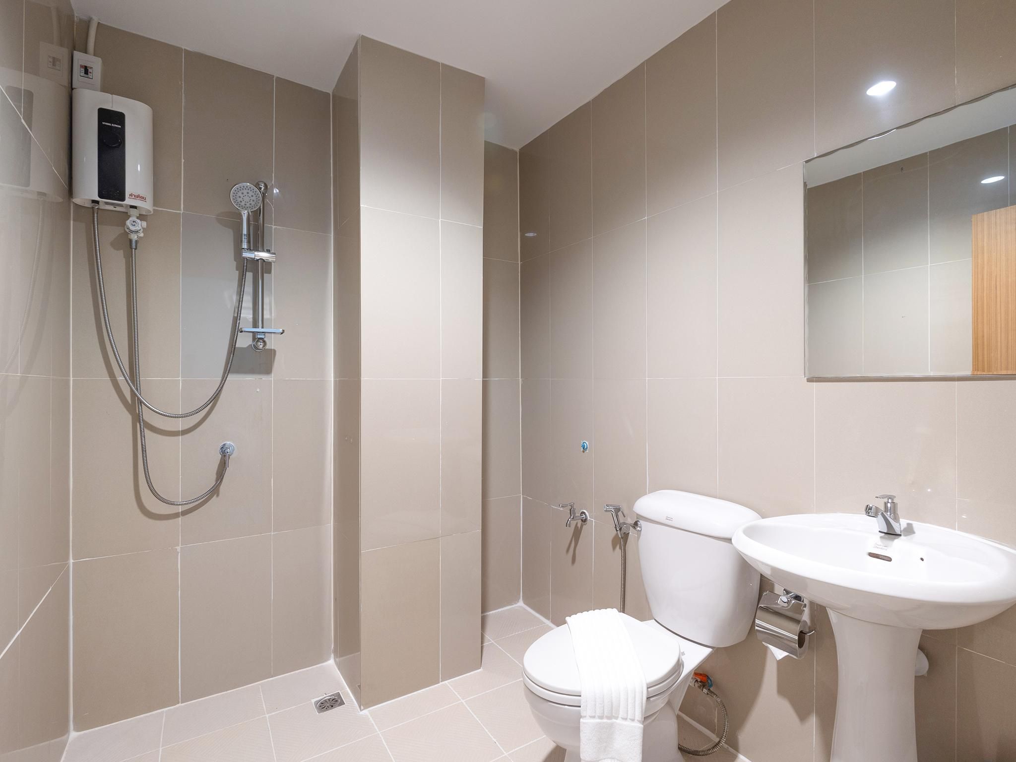 B2 Phayao Boutique & Budget Hotel Deluxe Triple Room 3