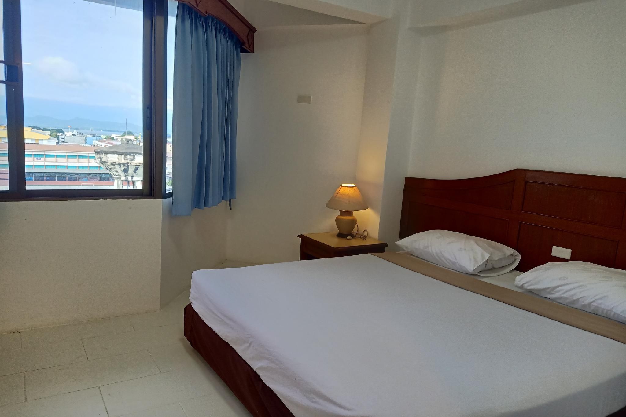 Phayao Northern Lake Hotel Superior Double Room 3