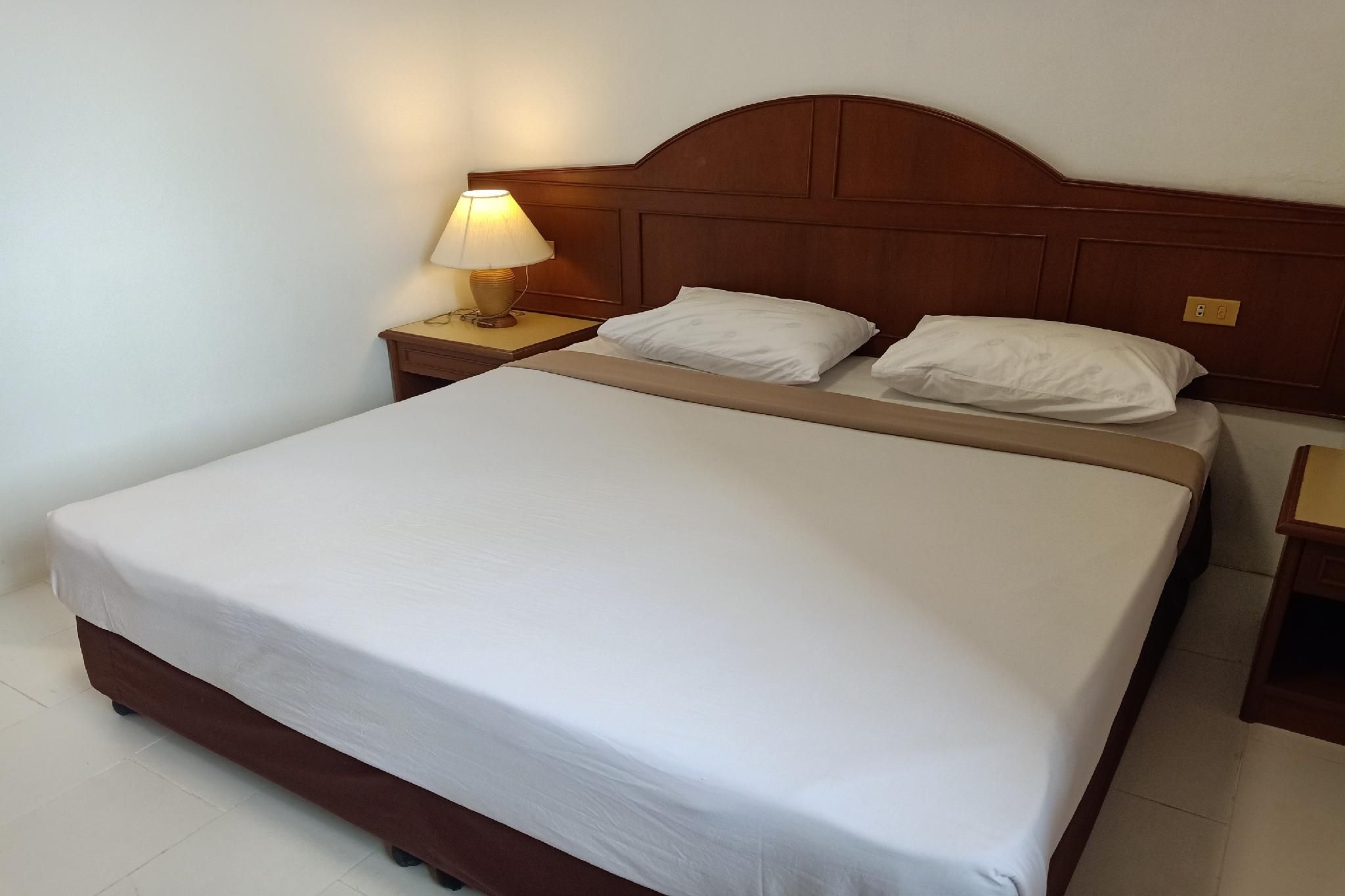 Phayao Northern Lake Hotel Deluxe Double Room