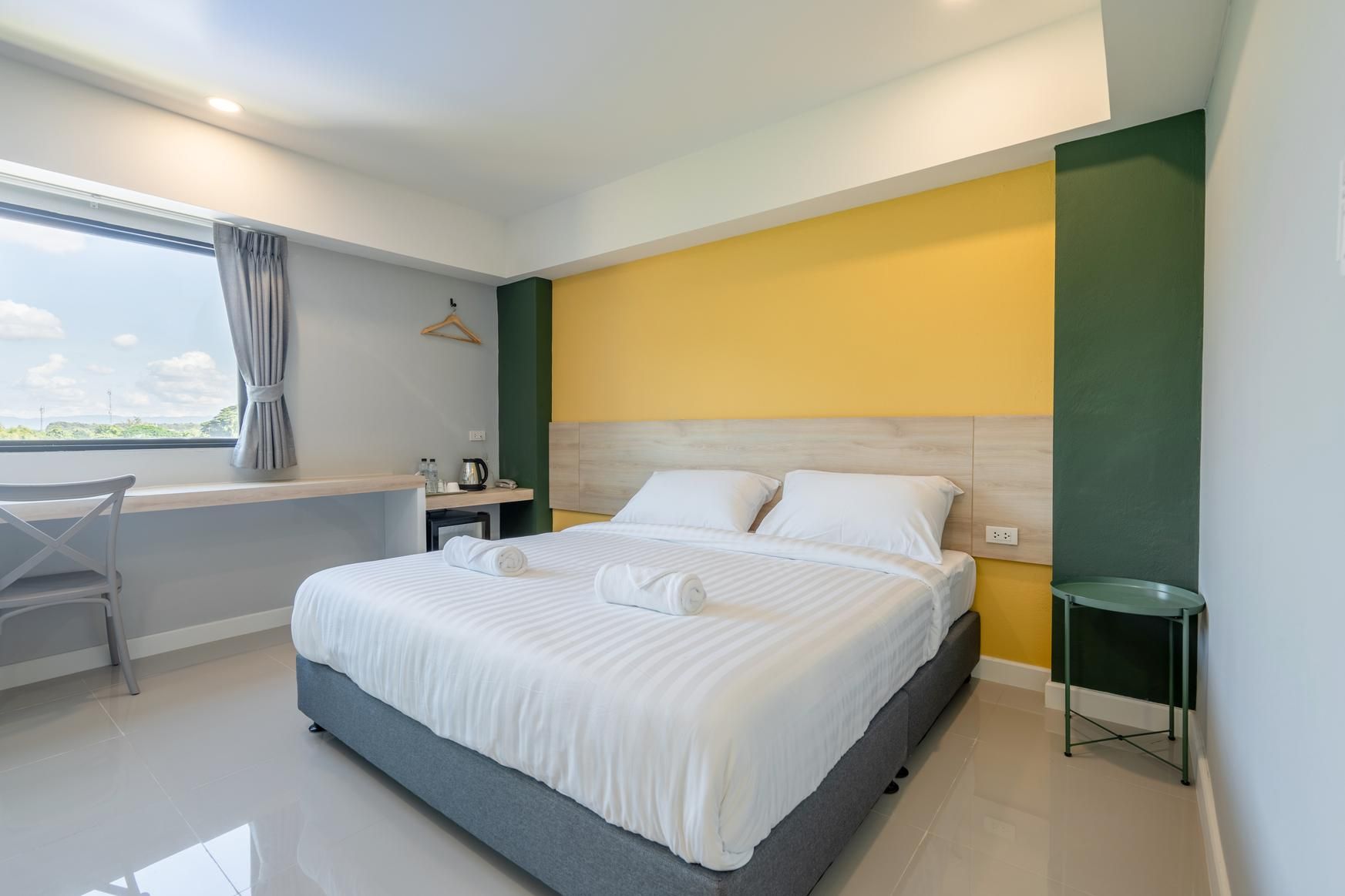 Pillow Inn Phayao Superior Double Room with Mountain View and Balcony 2