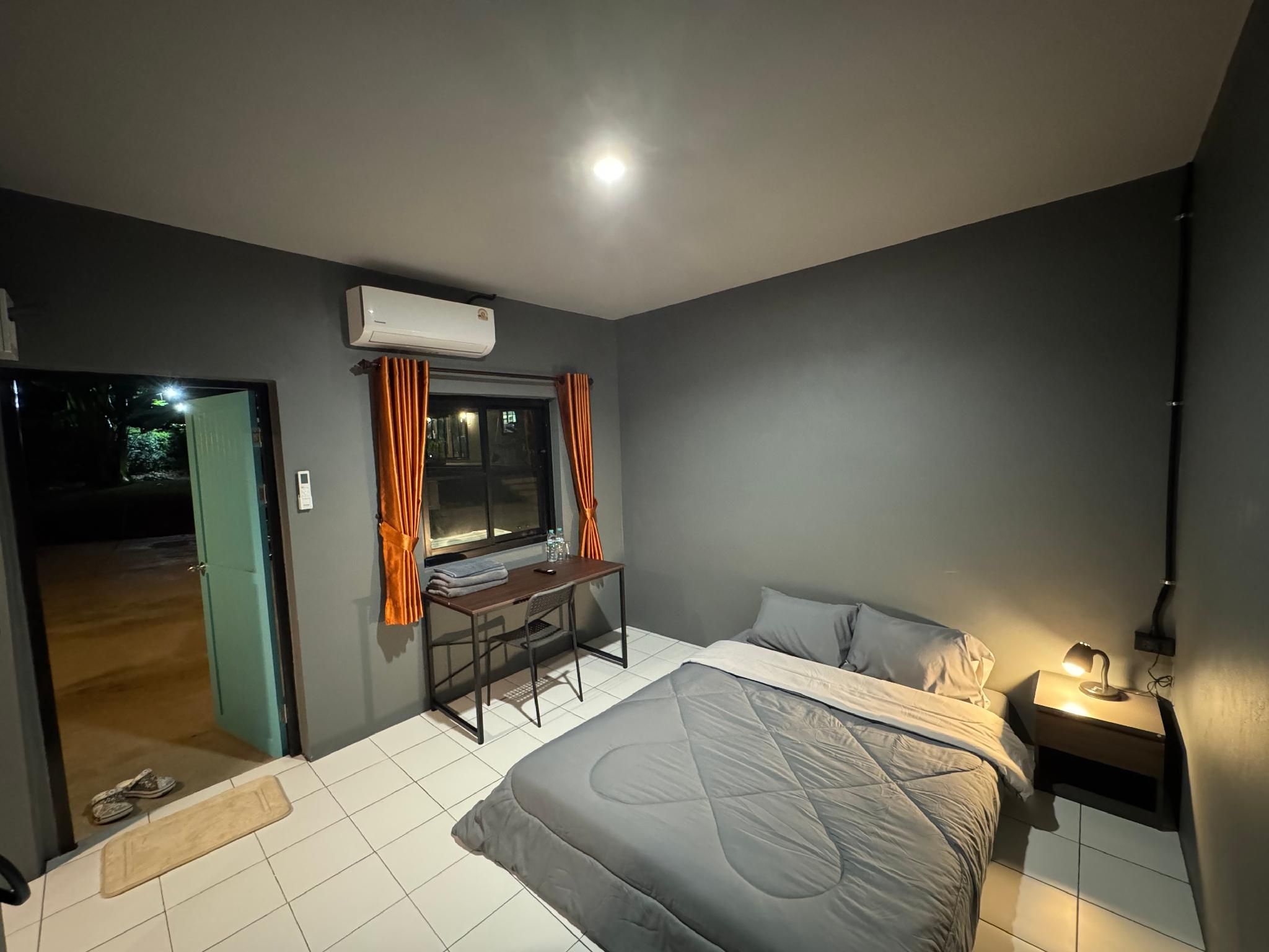 Standard - 1 Bed Queen Non-Smoking