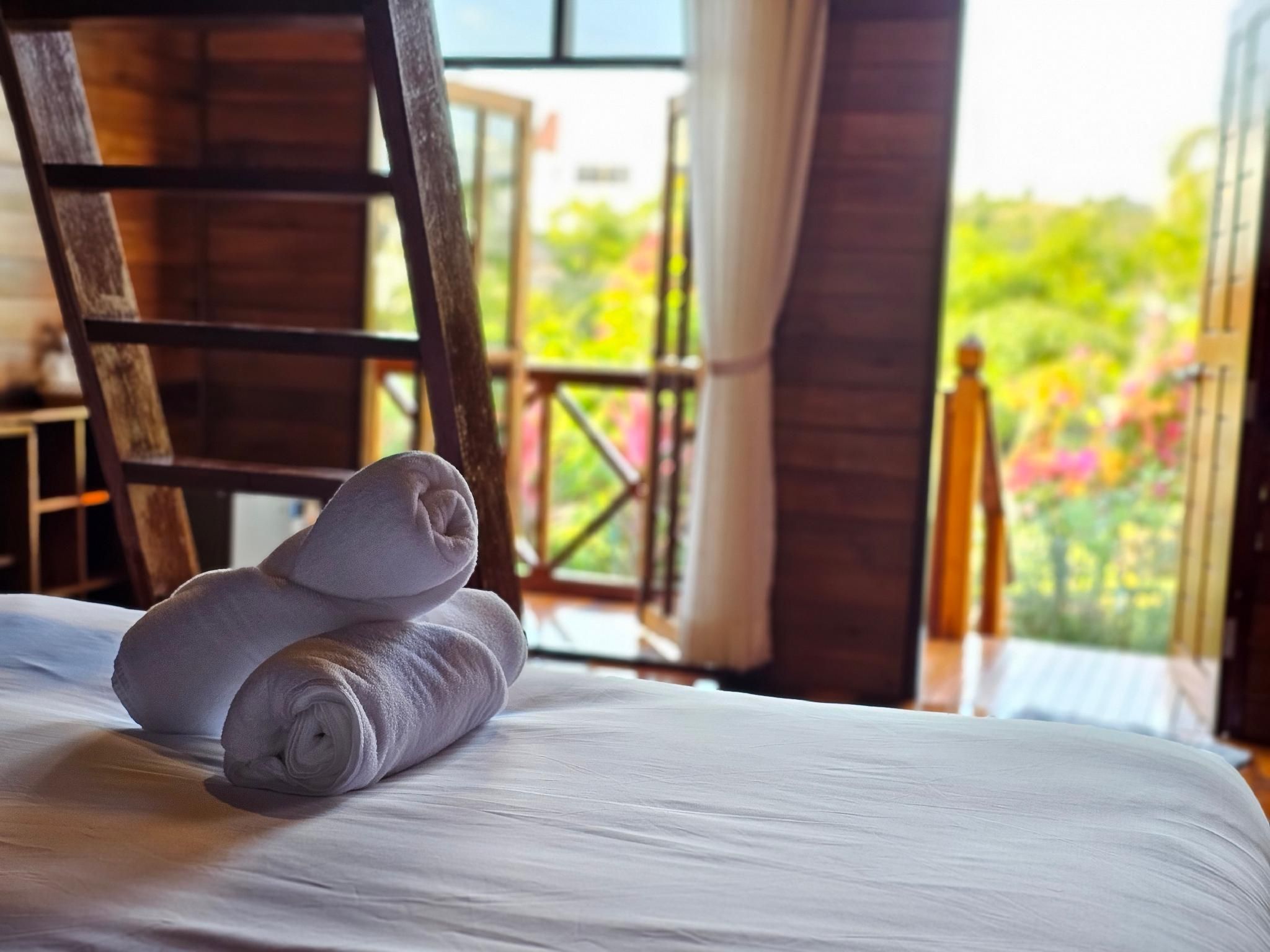 Phalangkhwamsuk Deluxe Bungalow 2