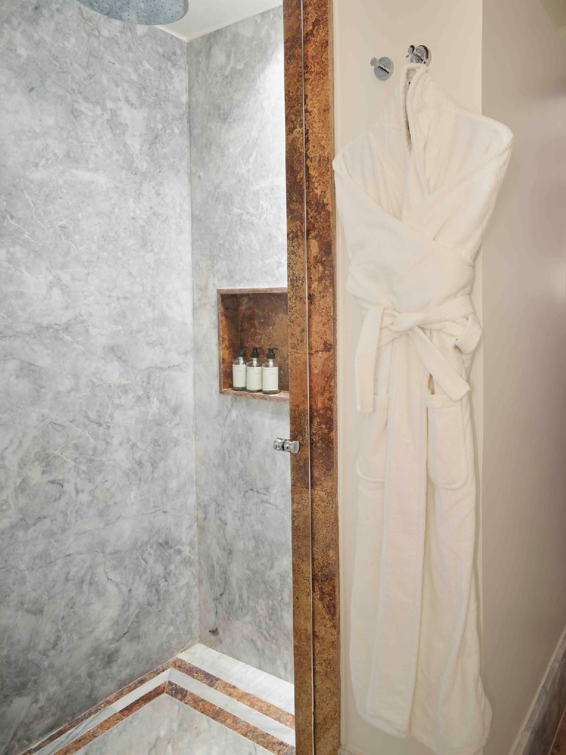 Standard Courtyard King