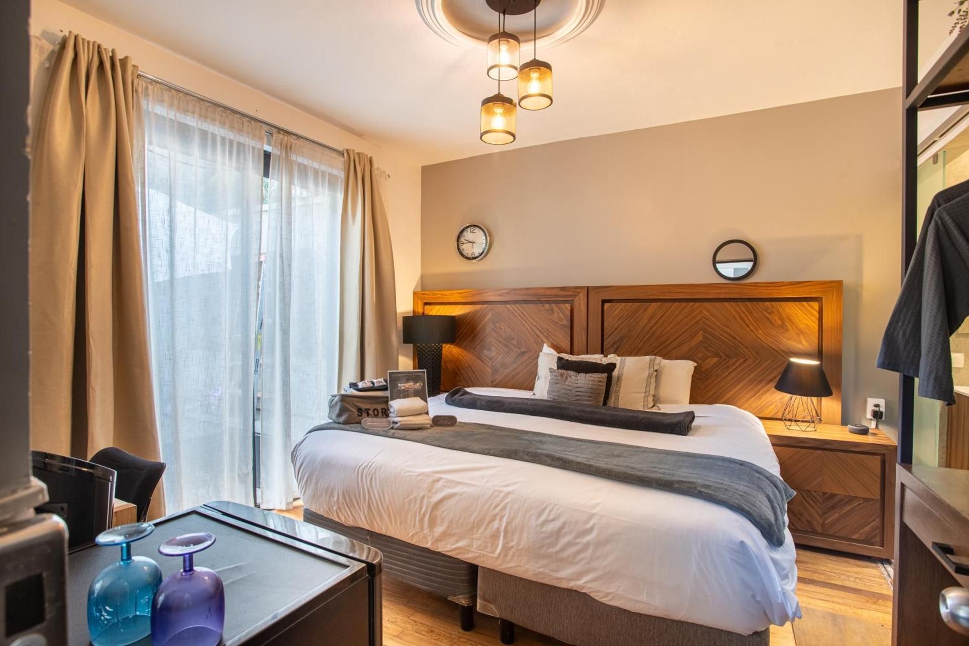 Deluxe King Room with Patio