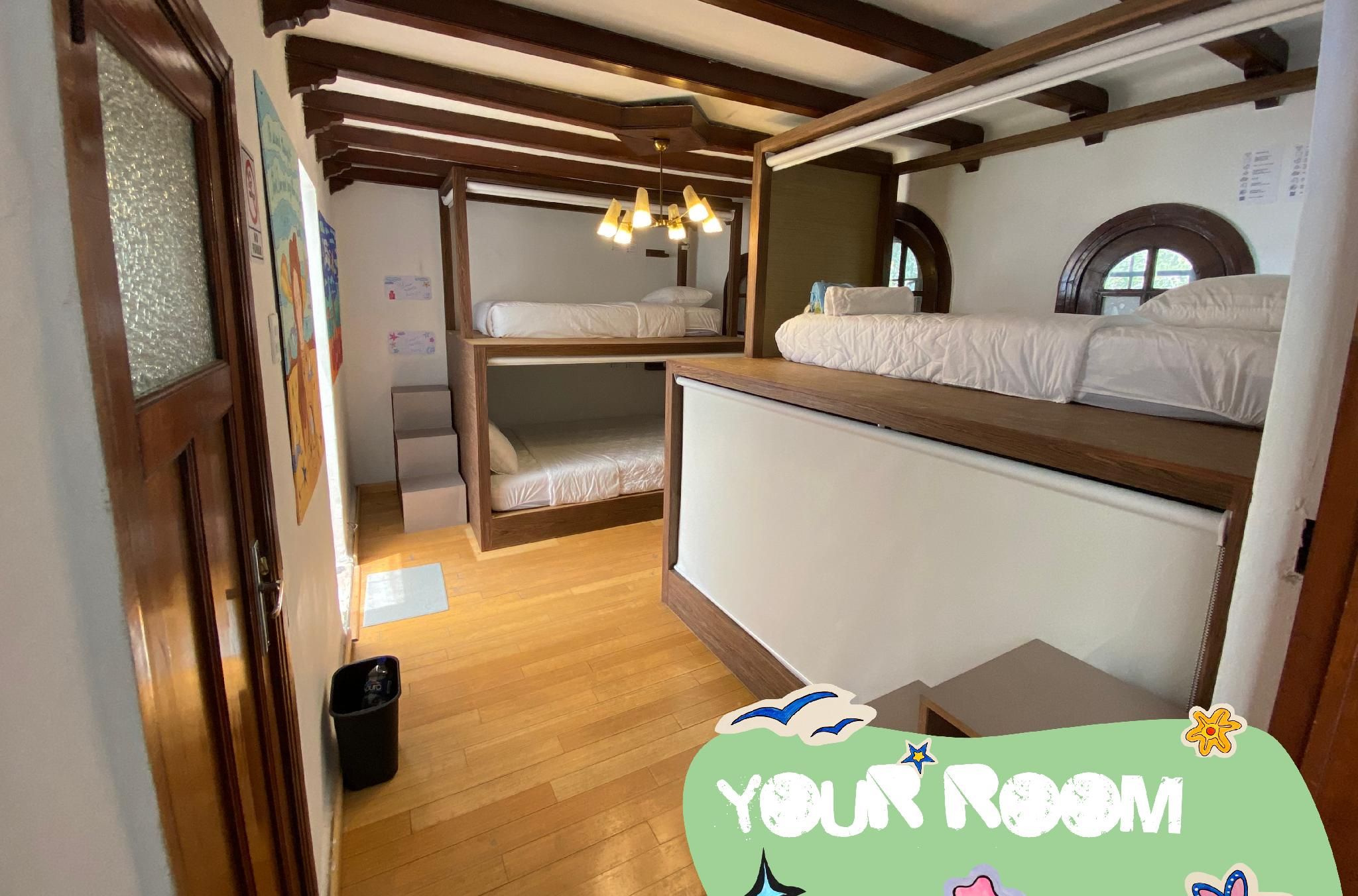 Single Bed in Mixed Dormitory Room