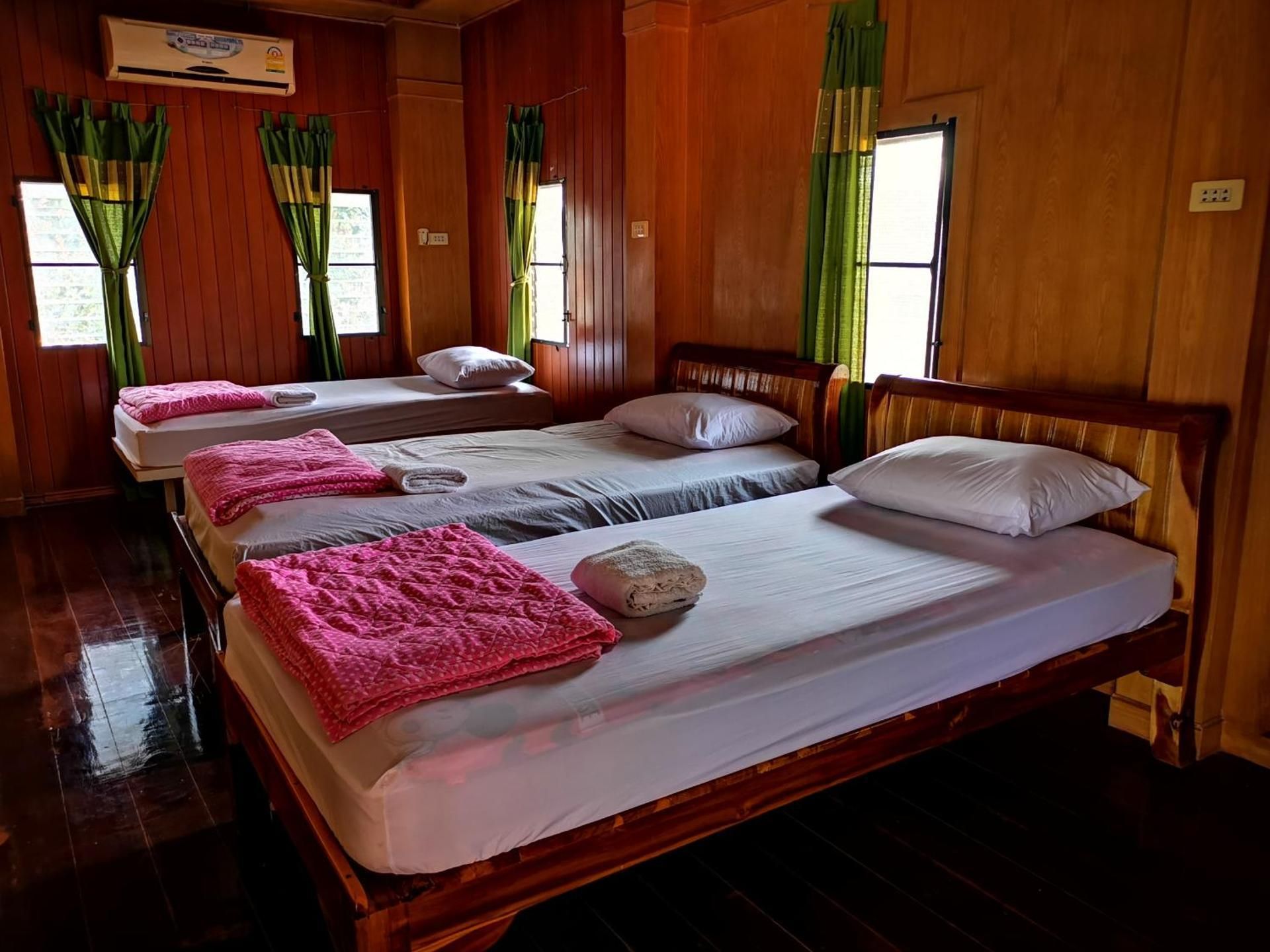 Quadruple Room with Shared Bathroom
