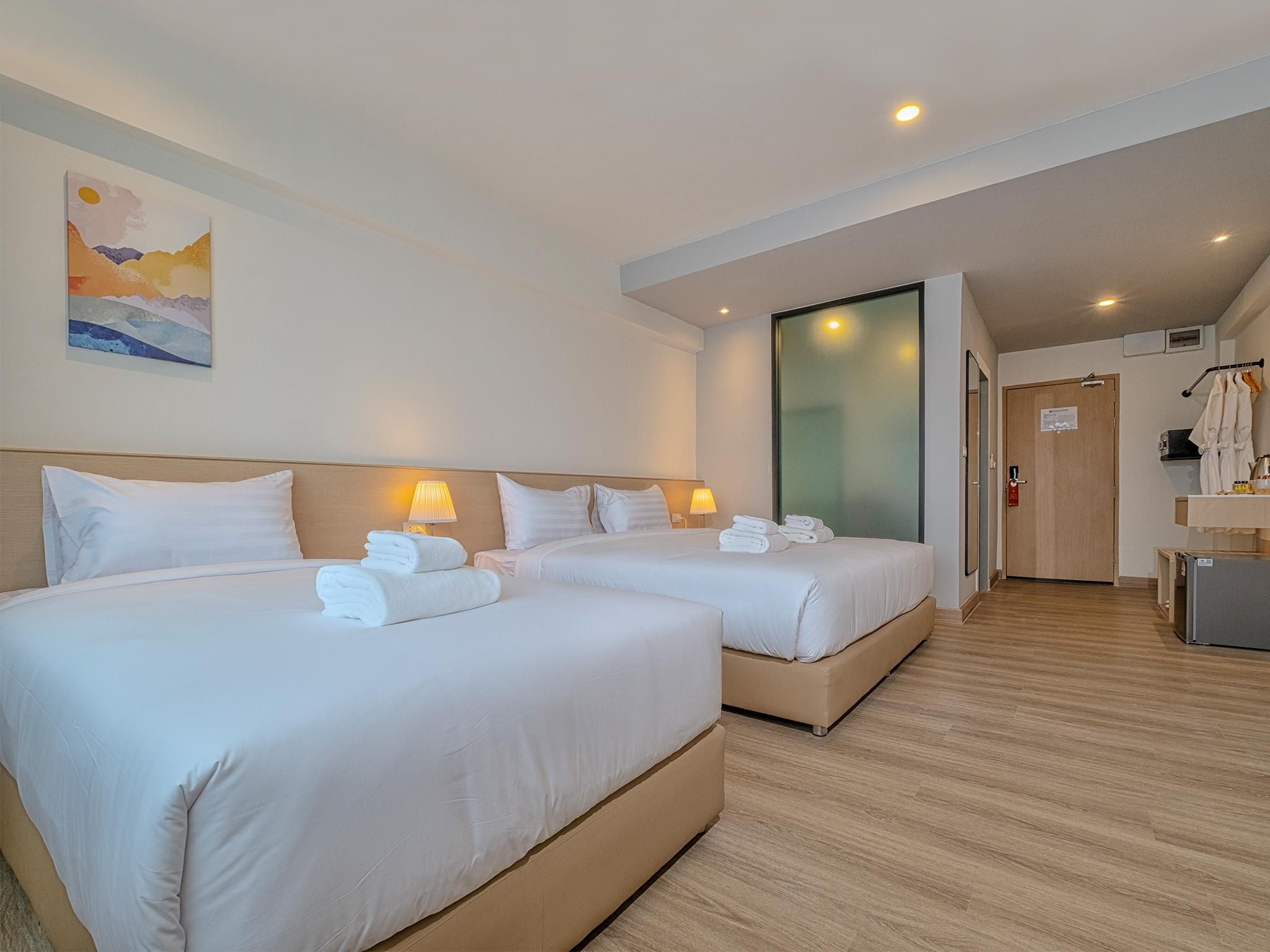 B2 Suphan Buri Premier Hotel Deluxe Triple Room 2