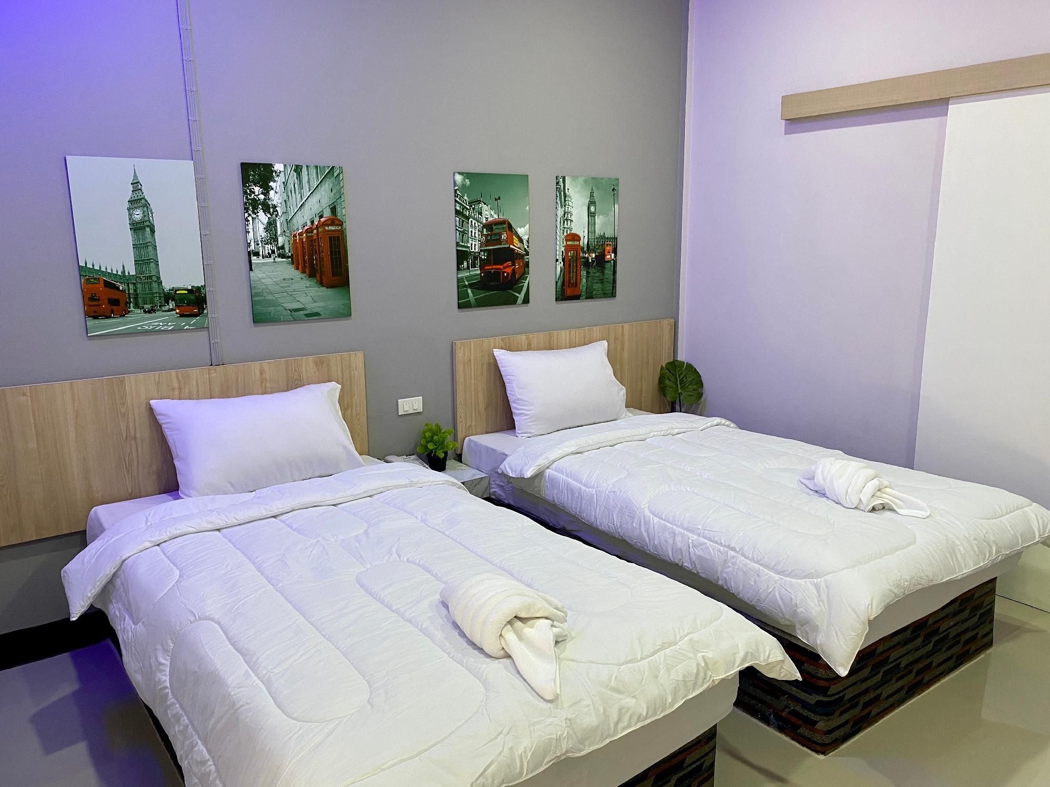 2 Twin Beds Room